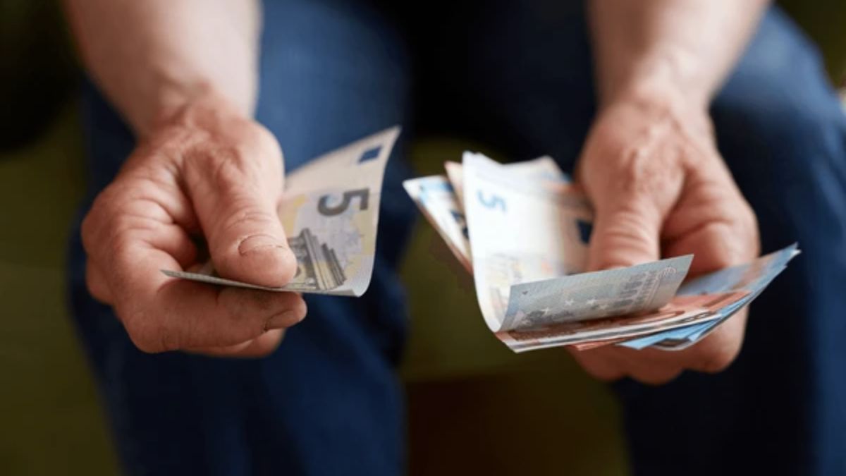 £250 Cost of Living Payment in the UK